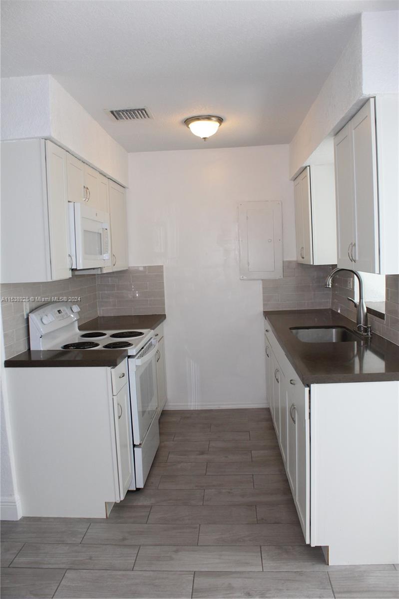 DIXIE ESTATES 1ST ADDN - Residential Lease