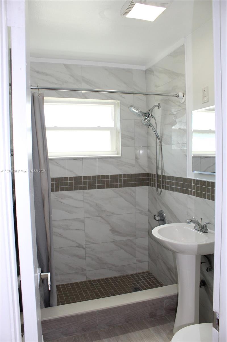 DIXIE ESTATES 1ST ADDN - Residential Lease