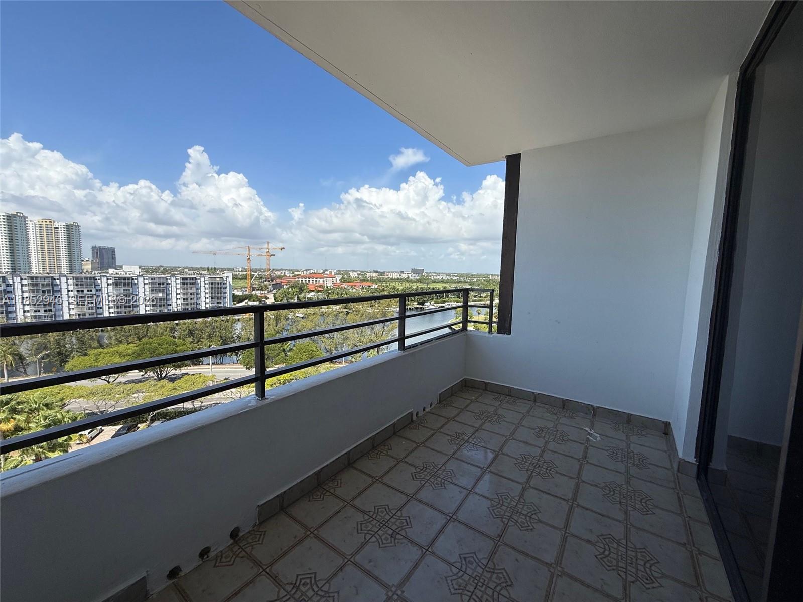 OLYMPUS CONDO PHASE - Residential