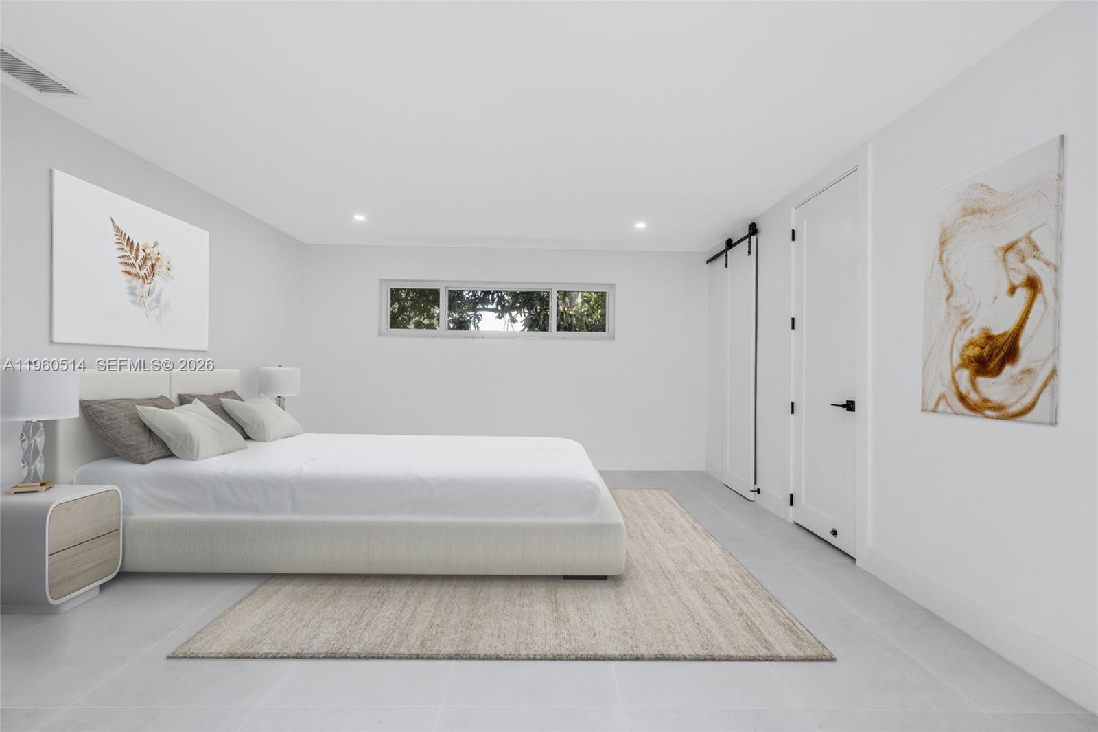 HOLLYWOOD HILLS - Residential