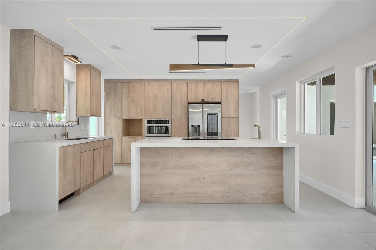 HOLLYWOOD HILLS - Residential