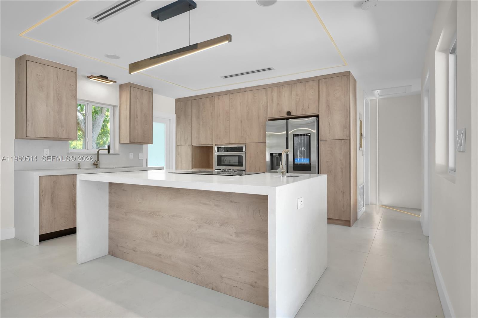 HOLLYWOOD HILLS - Residential