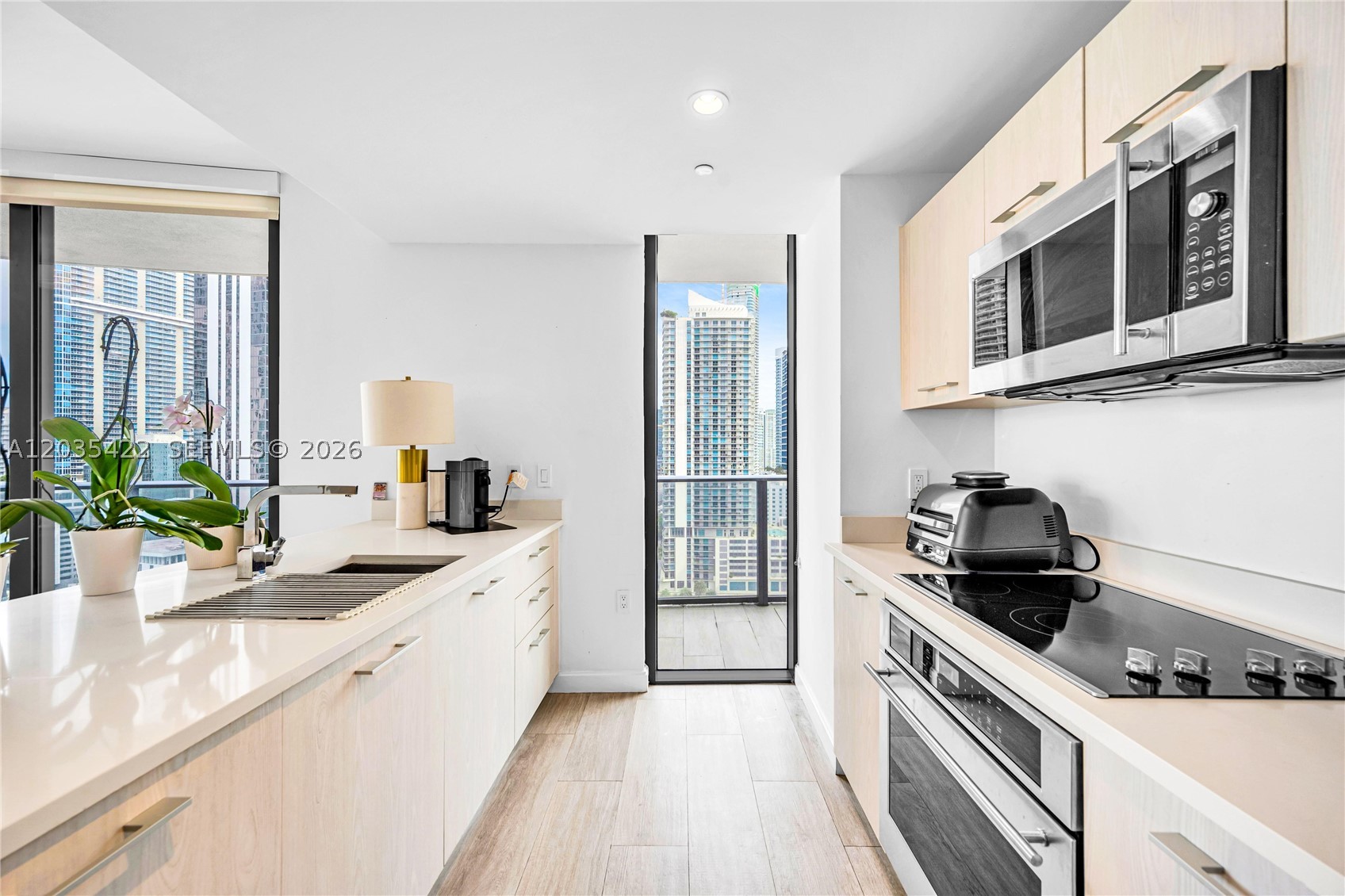 BRICKELL HEIGHTS EAST CON - Residential Lease