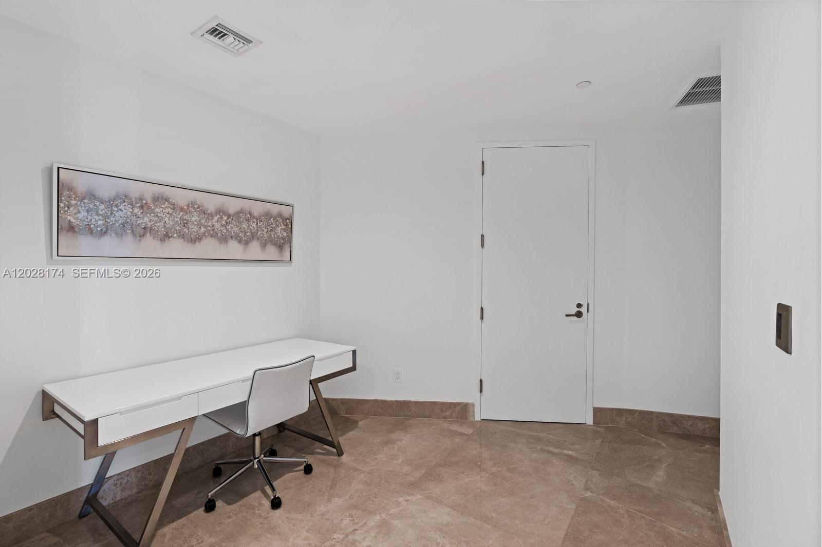 18555 COLLINS AVENUE COND - Residential Lease
