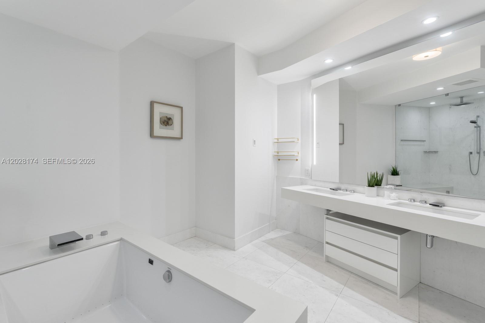 18555 COLLINS AVENUE COND - Residential Lease