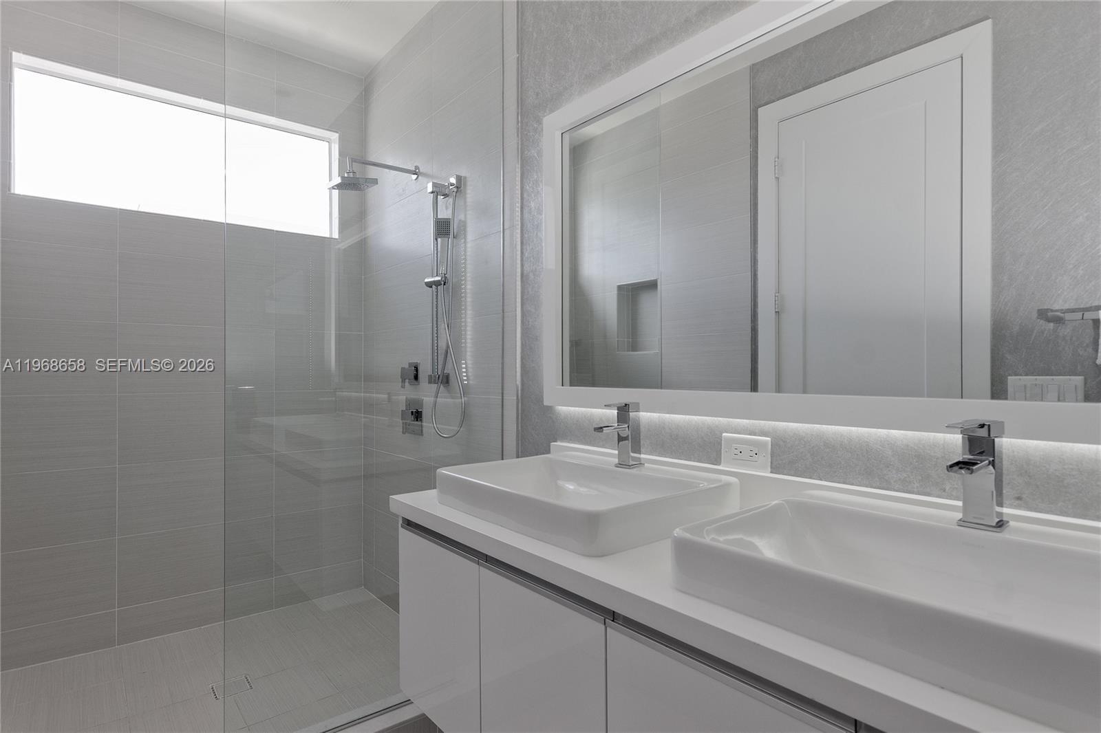 LANDMARK AT DORAL - Residential Lease