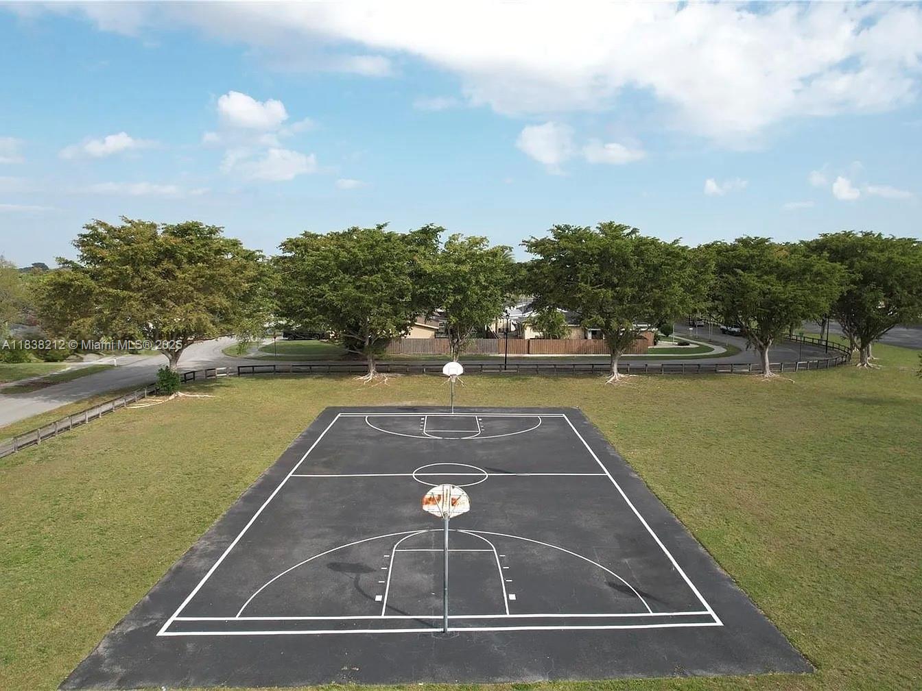 WINSTON PARK UNIT 8 - Residential