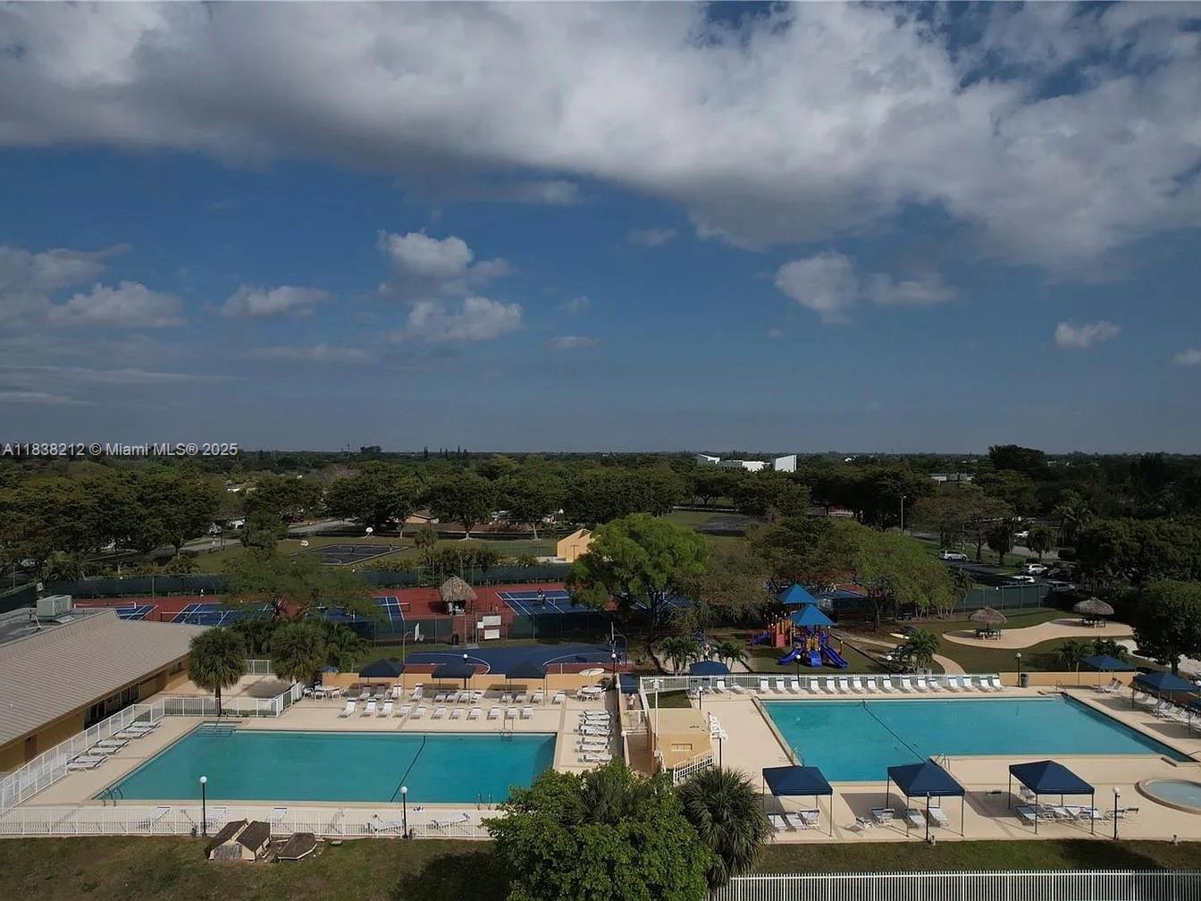 WINSTON PARK UNIT 8 - Residential