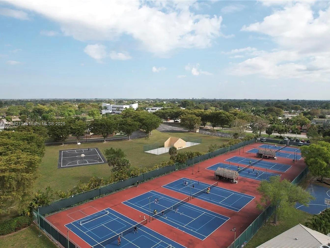 WINSTON PARK UNIT 8 - Residential