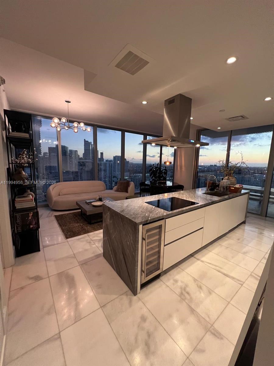 2 Bed  2 Bath
05 line one of the most desired stacks in the building
Unobstructed bay views. Clean lines. No compromises.
Currently rented… income secured through August.
Meaning: you’re not buying potential… you’re buying cash flow + positioning.
This is where smart money moves:
 Lock in a prime line
Collect income day one
Step into a branded waterfront asset
AGENT B*IF UNDER CONTRACT BY END OF APRIL