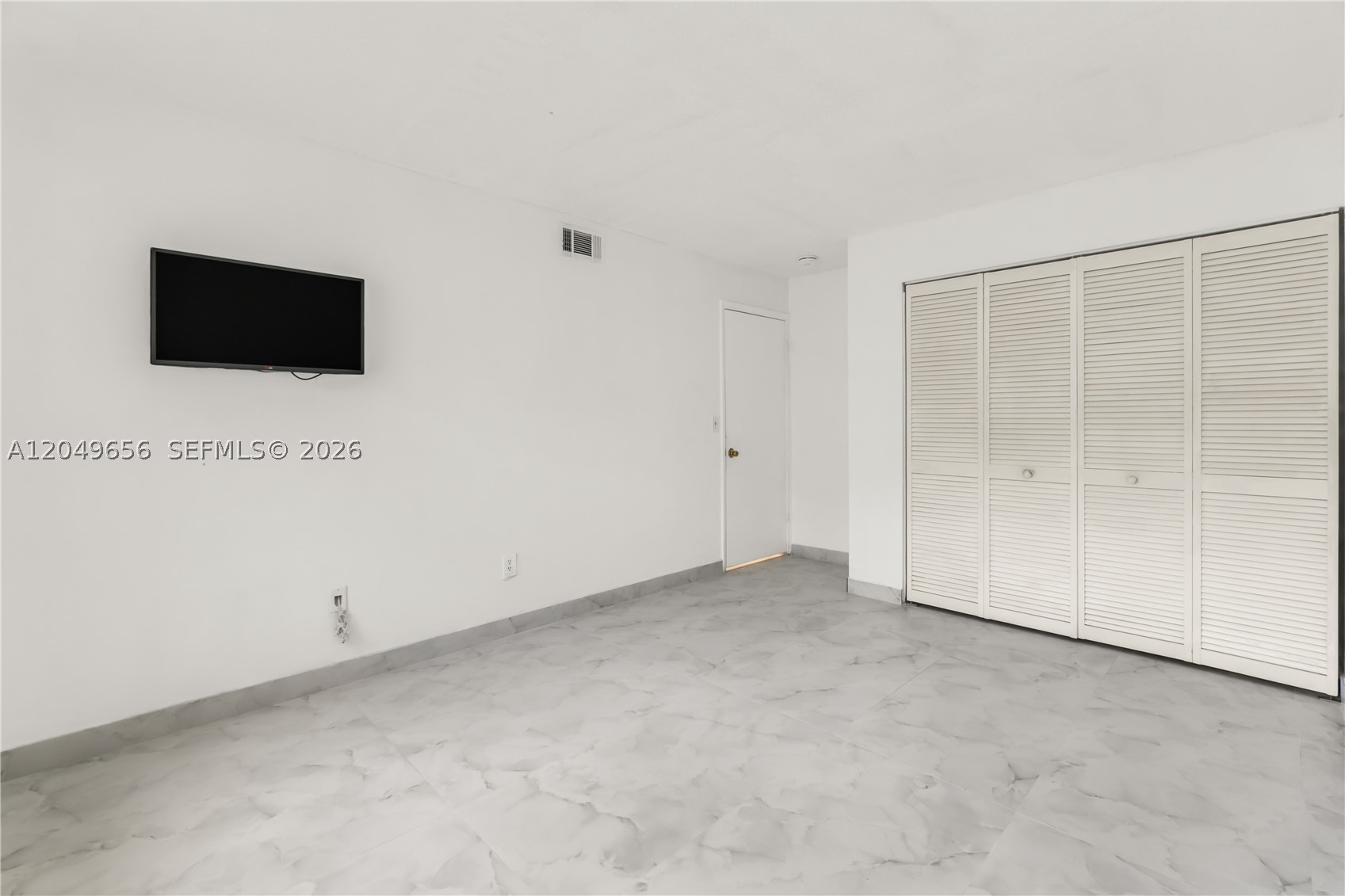LAGO DEL REY CONDO #1 - Residential