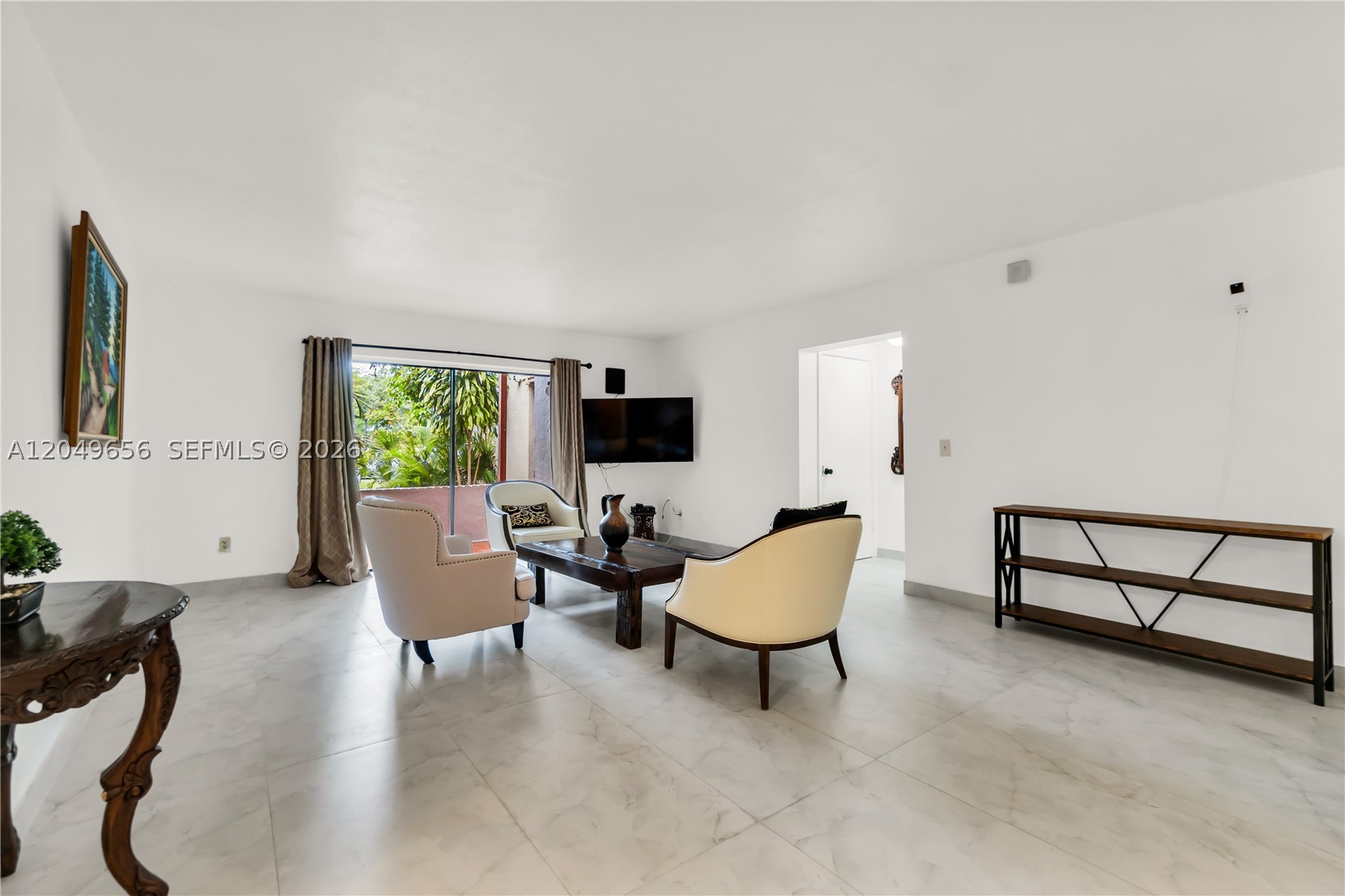 LAGO DEL REY CONDO #1 - Residential