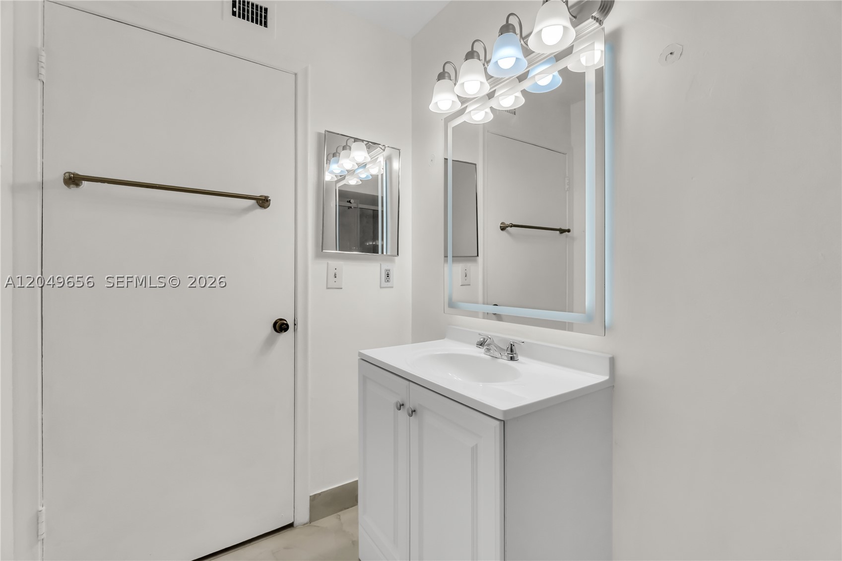 LAGO DEL REY CONDO #1 - Residential