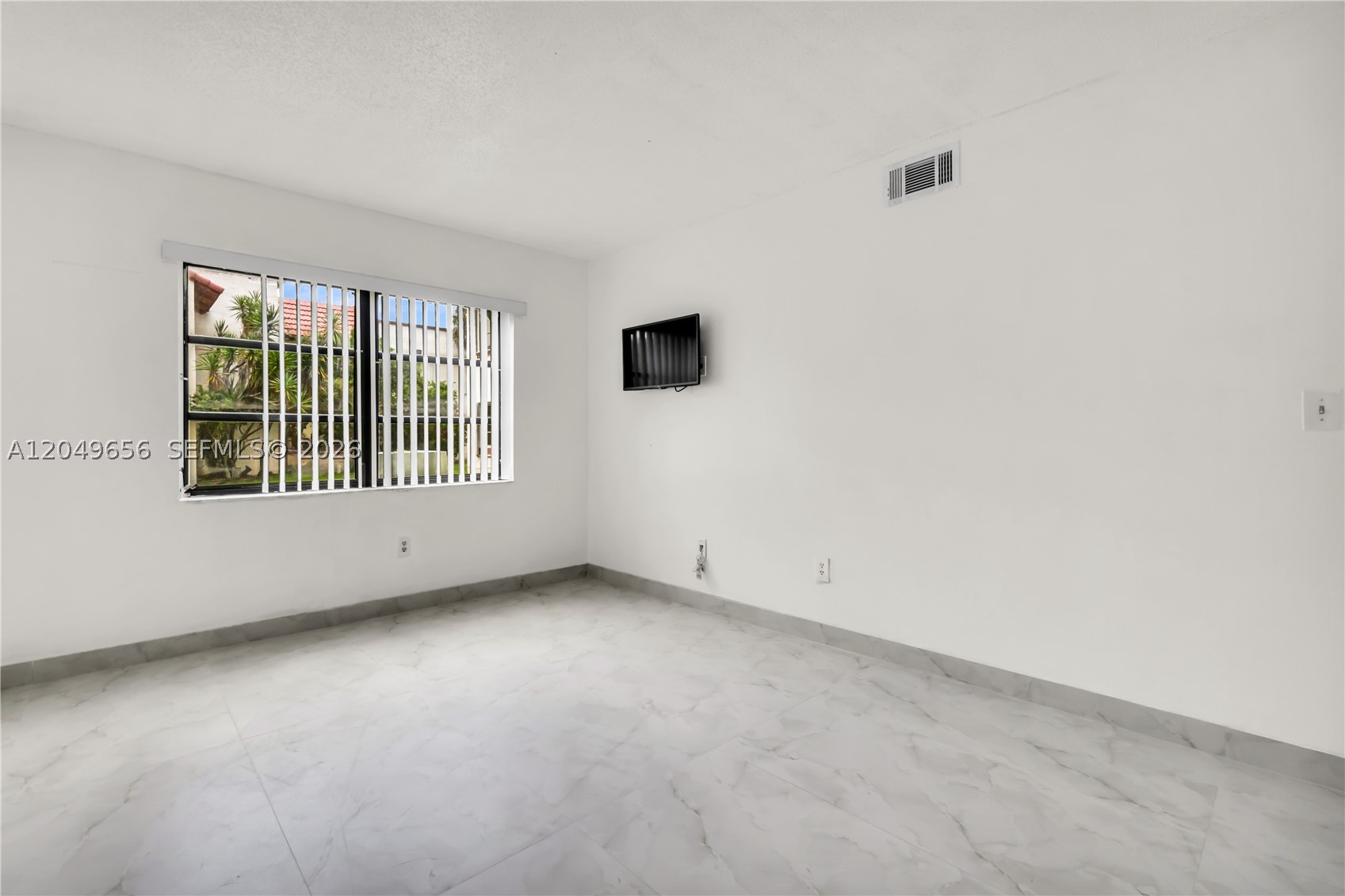 LAGO DEL REY CONDO #1 - Residential