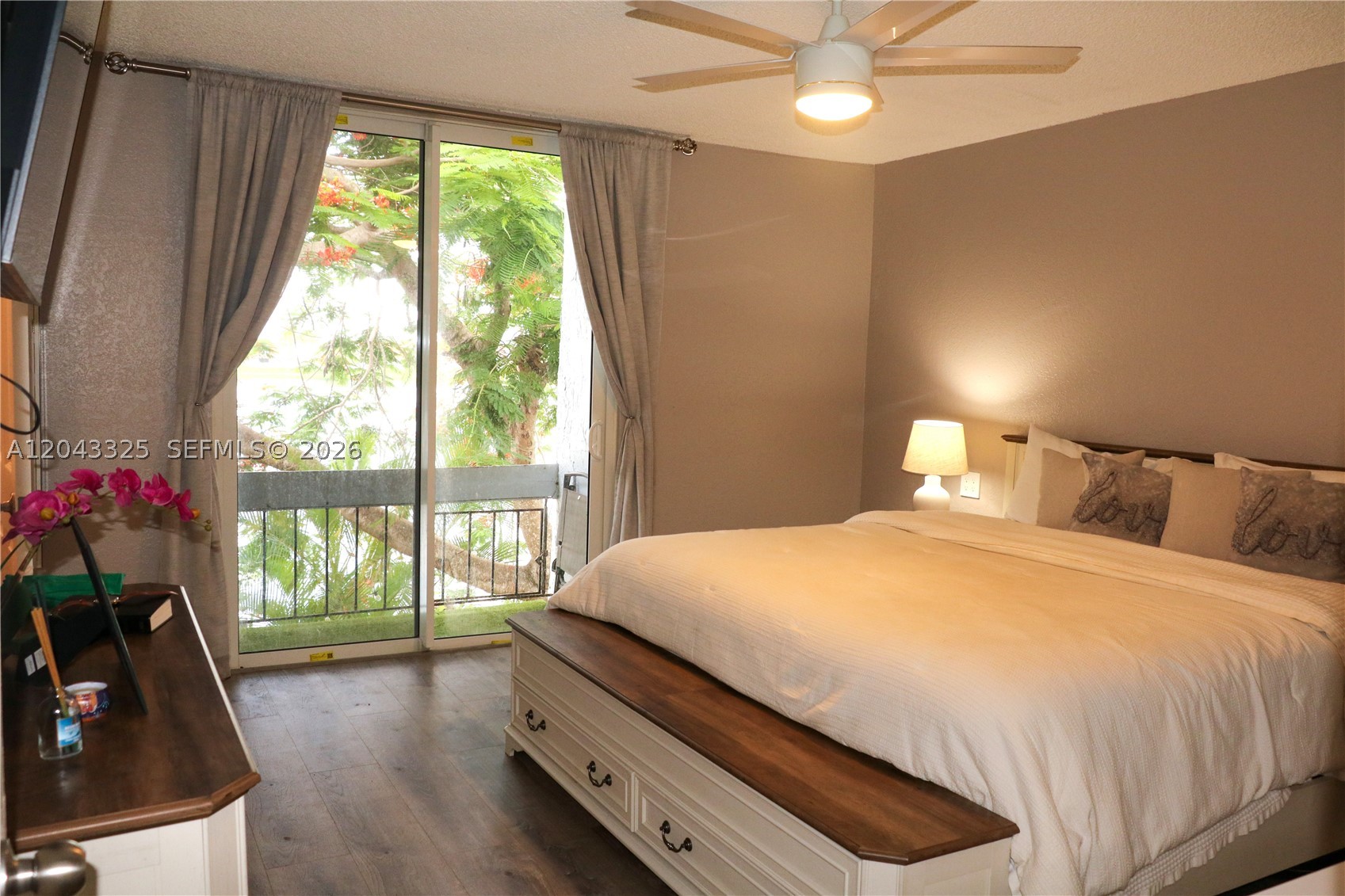 LAGUNA CONDO - Residential