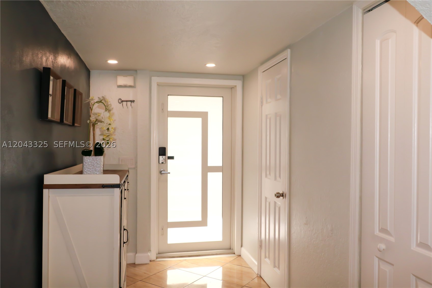 LAGUNA CONDO - Residential