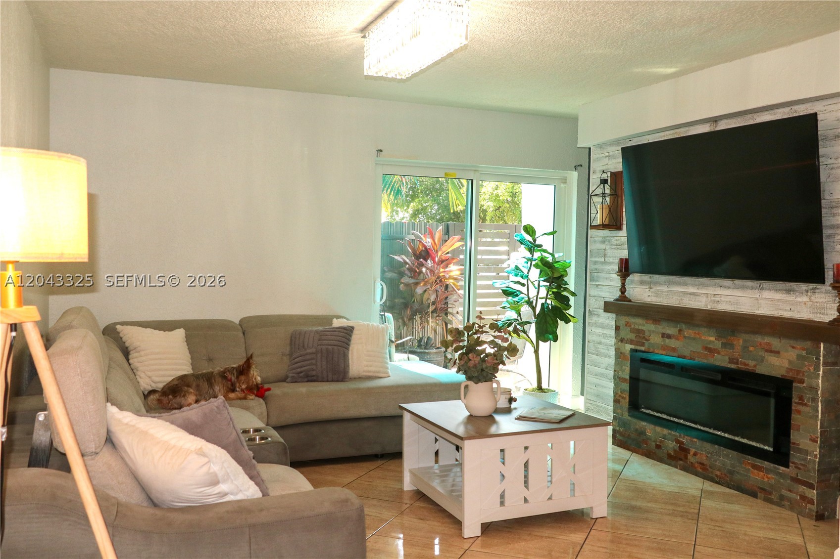 LAGUNA CONDO - Residential