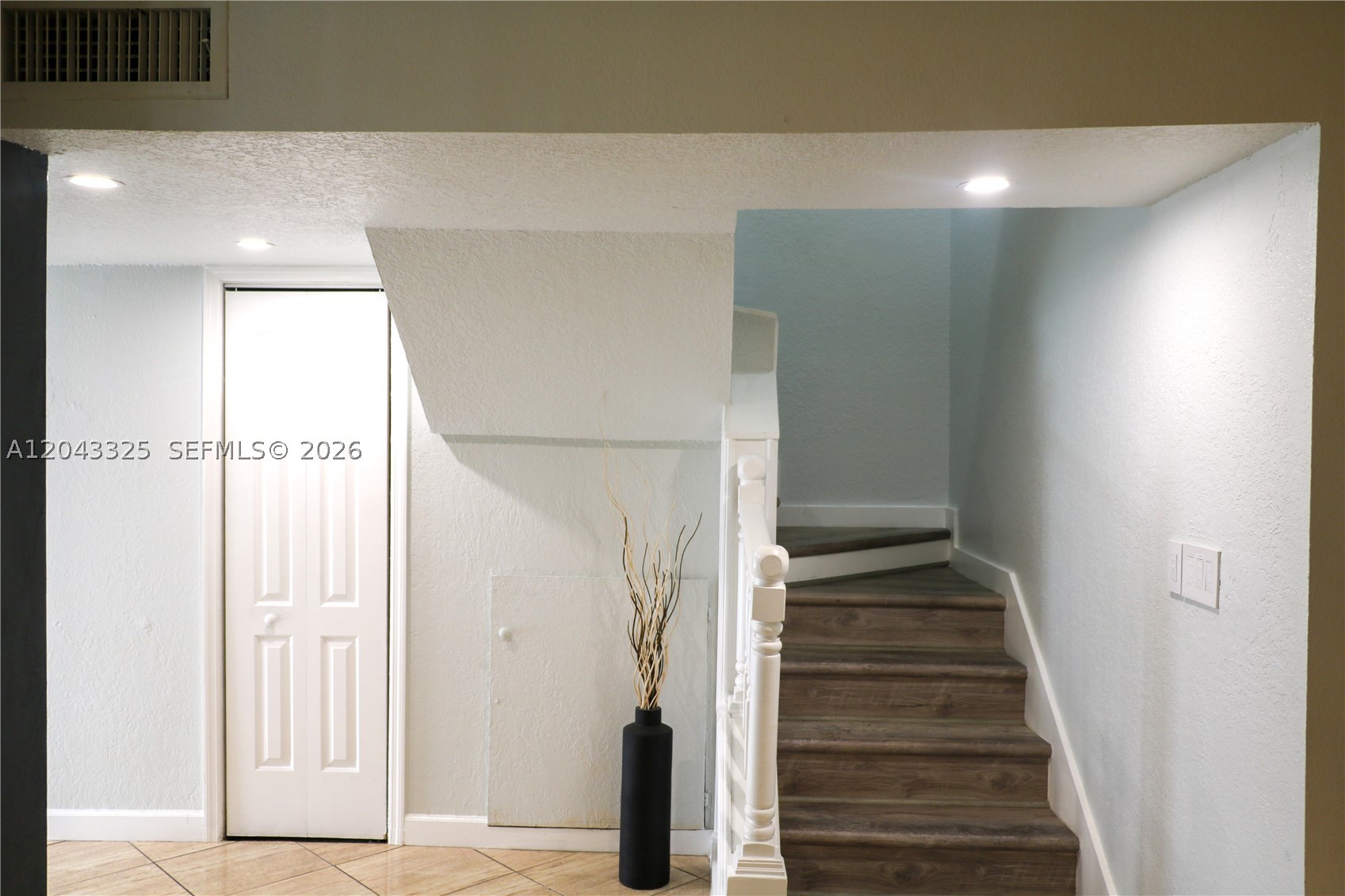 LAGUNA CONDO - Residential