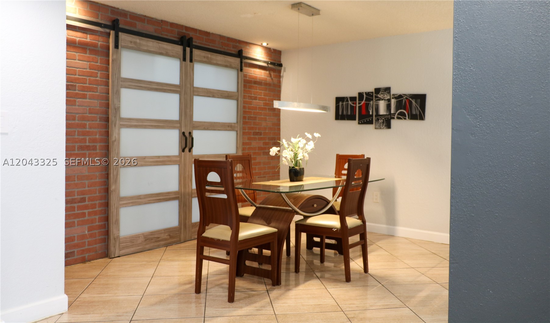 LAGUNA CONDO - Residential