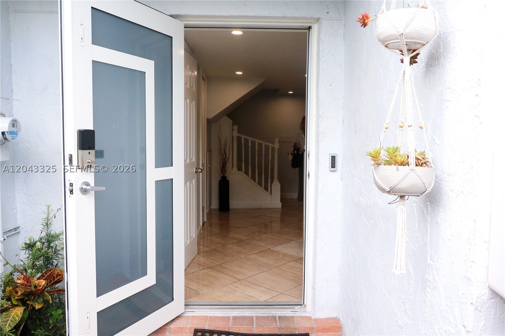 LAGUNA CONDO - Residential