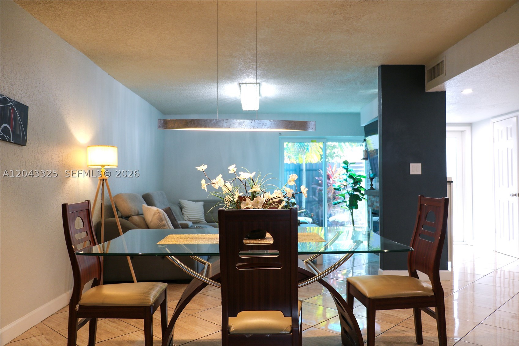 LAGUNA CONDO - Residential