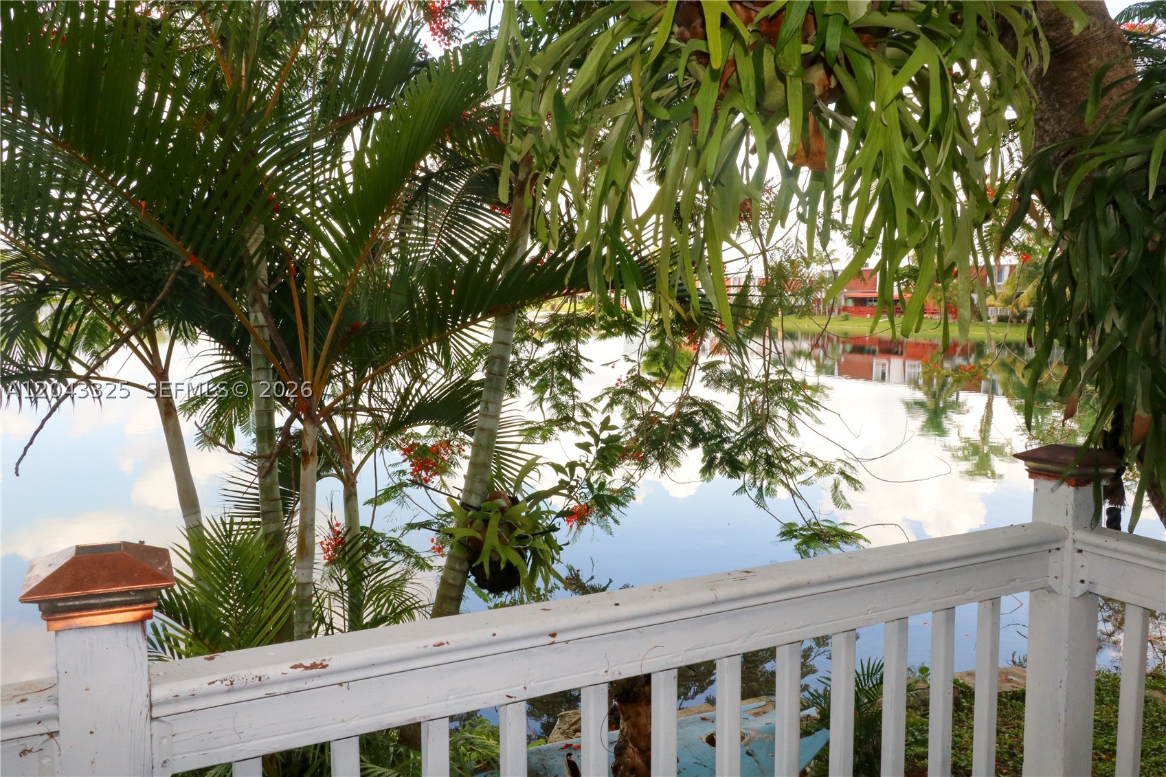 LAGUNA CONDO - Residential