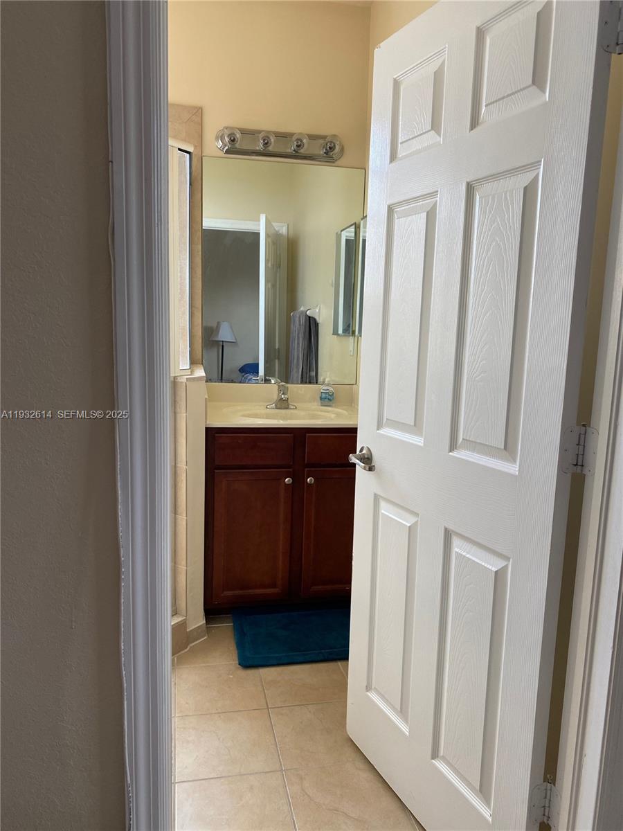 KENDALL COMMONS TOWNHOMES - Residential Lease