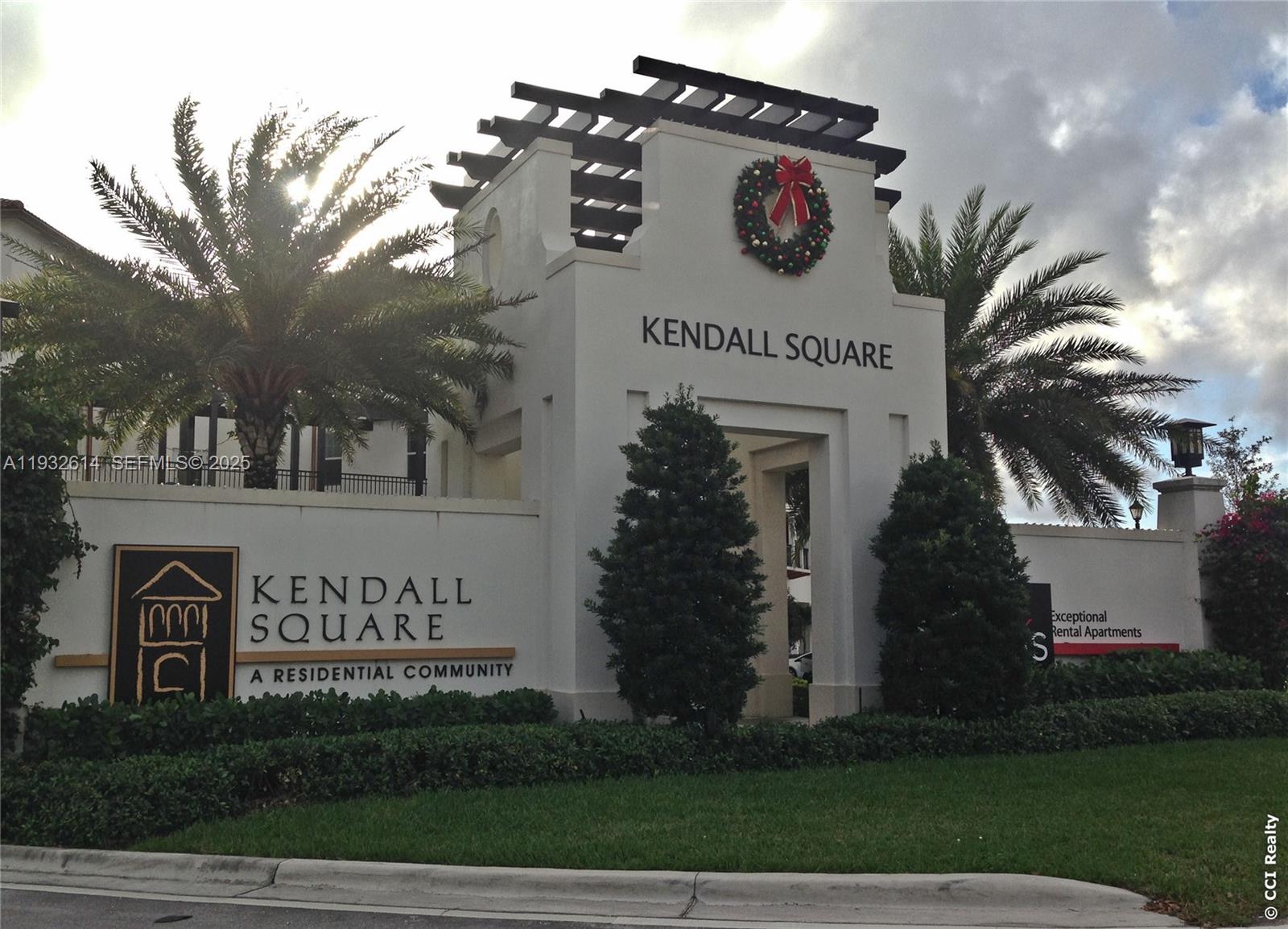 KENDALL COMMONS TOWNHOMES - Residential Lease