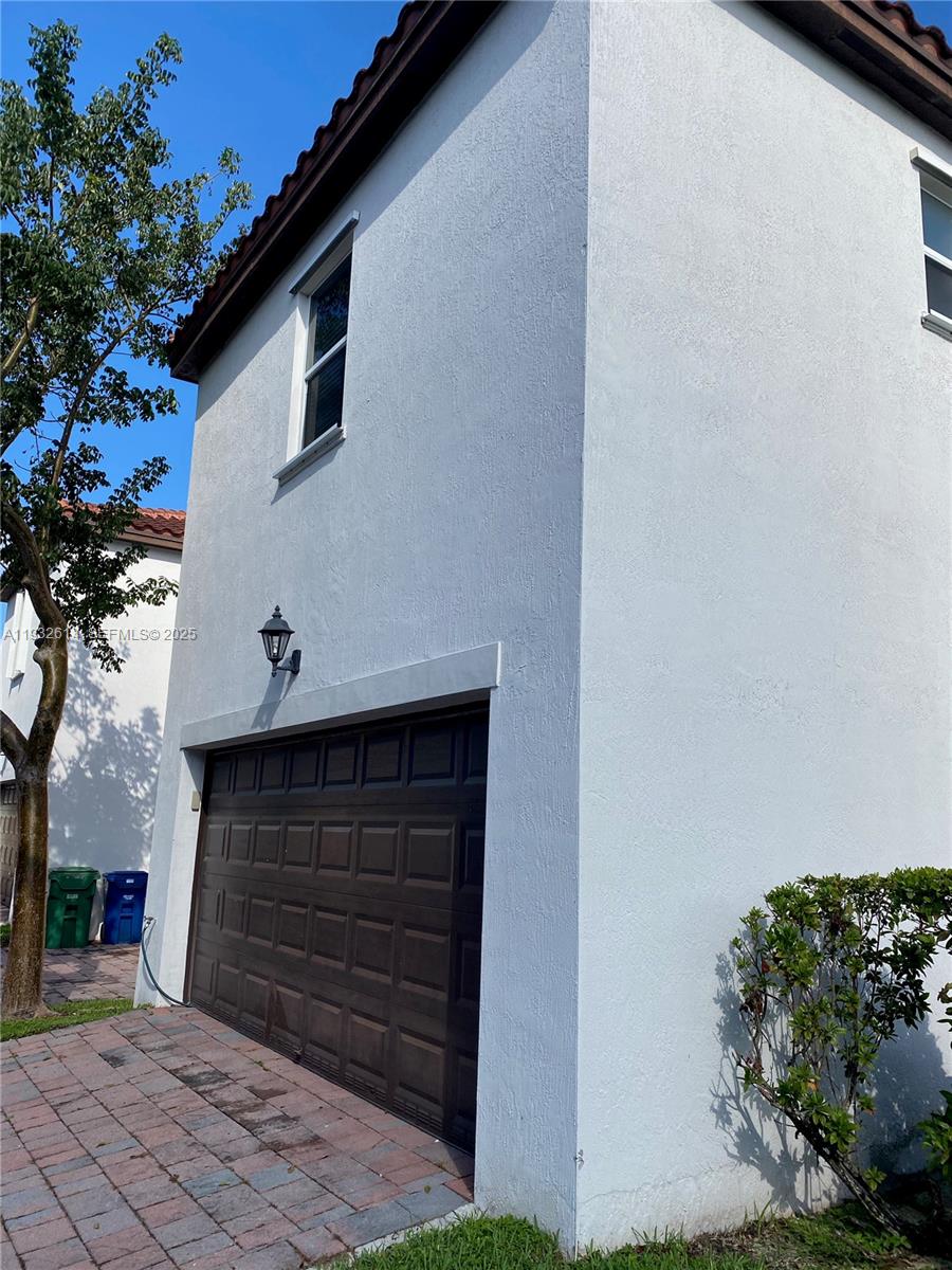 KENDALL COMMONS TOWNHOMES - Residential Lease