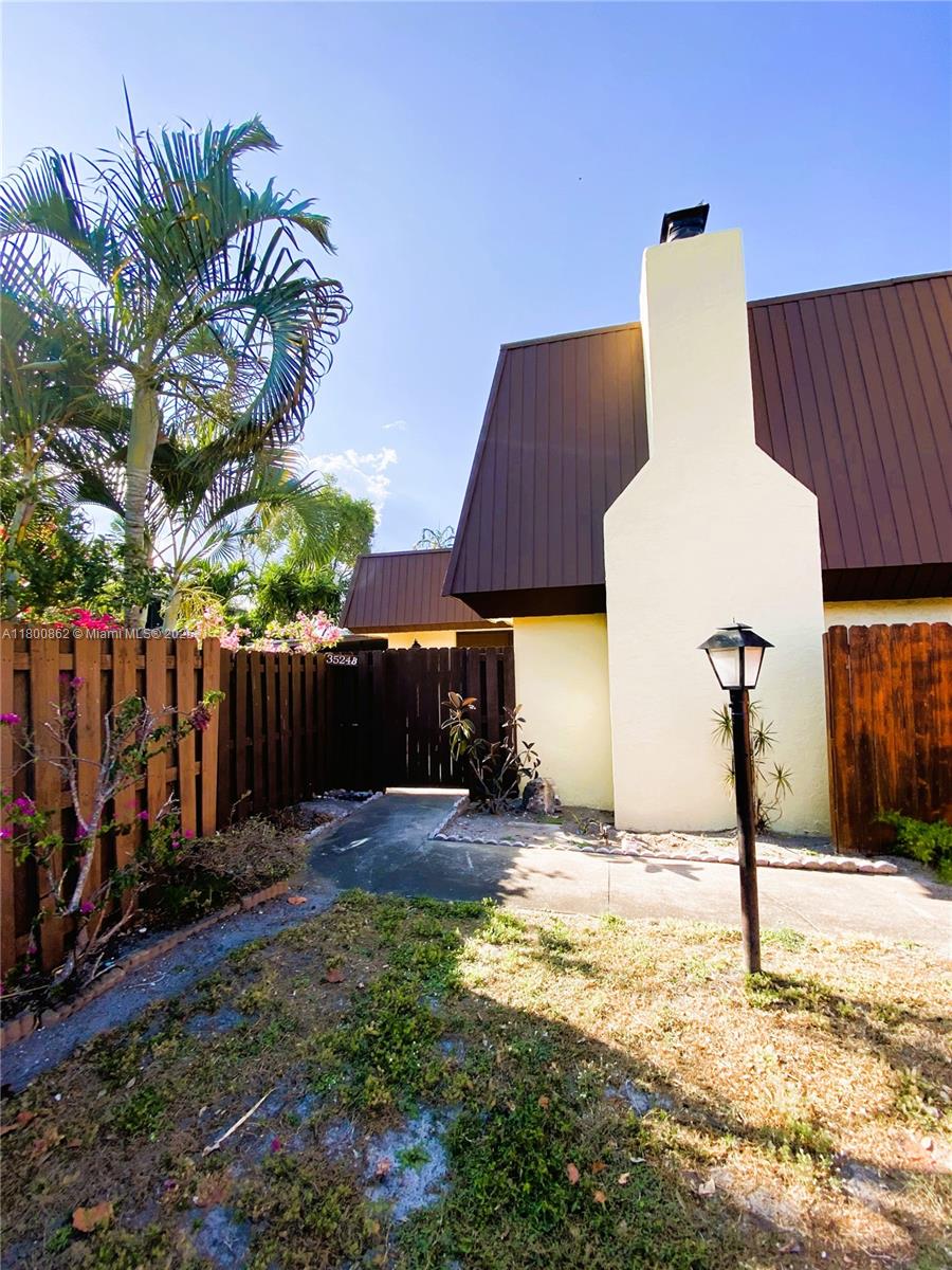 CEDAR GARDENS TOWNHOUSES - Residential