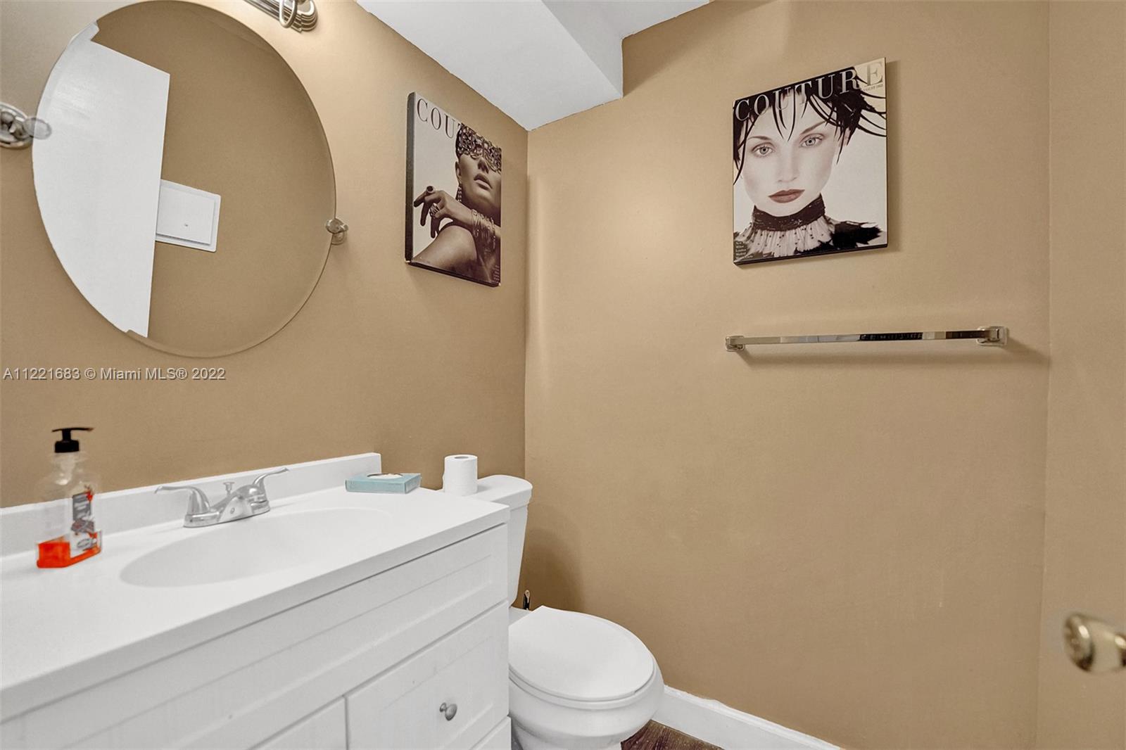 KINGS POINT BURGUNDY COND - Residential