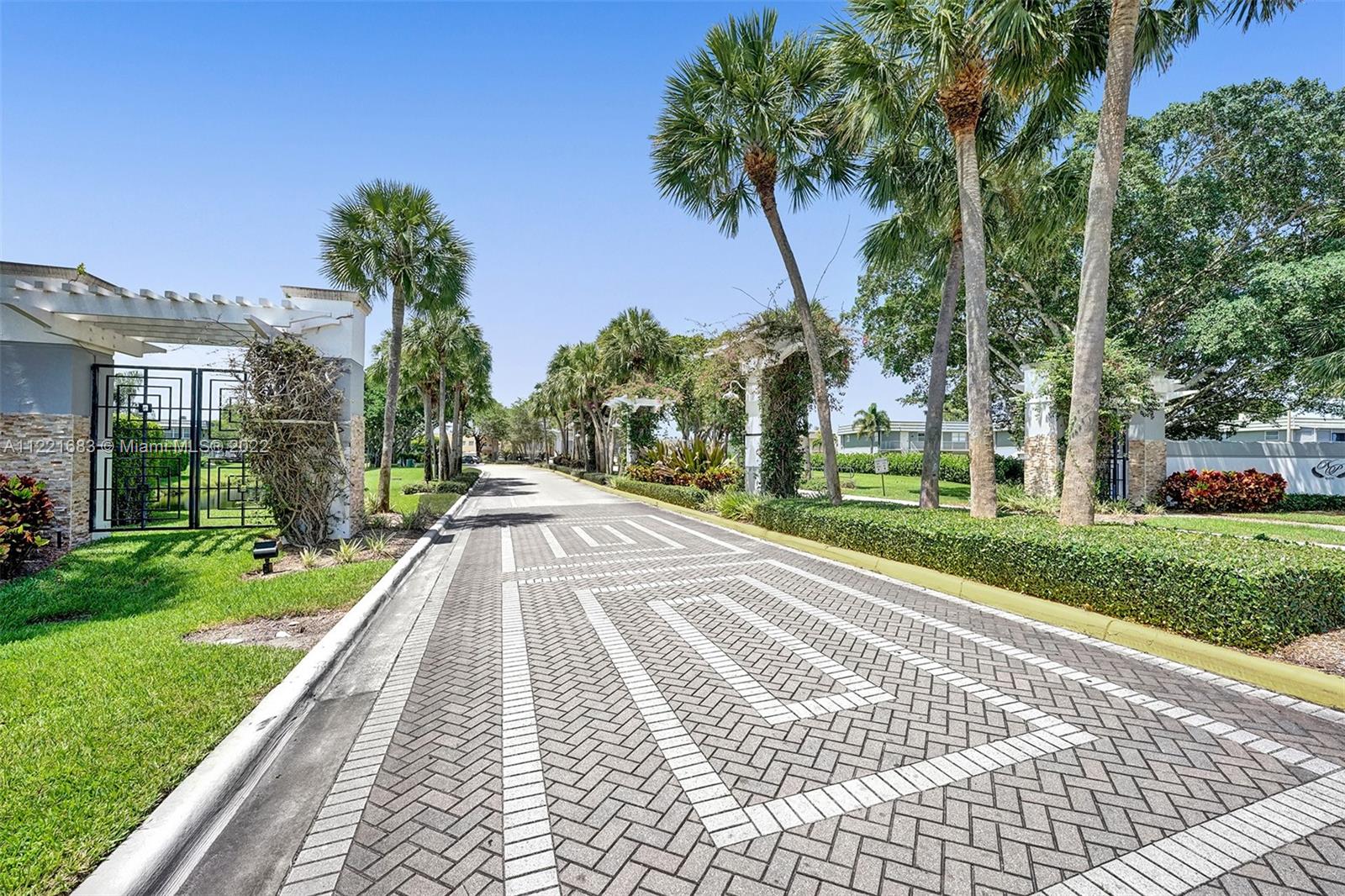 EASY TO SHOW. MAKE AN OFFER. GROUND FLOOR LOCATE AT THE END OF CUL DE SAC. RESORT STYLE COMMUNITY: GOLF COURSE, THREE CLUBHOUSES AND FOUR POOLS, THREE GYMS, TENNIS SHUFFLEBOARD, PICKLEBALL, BISTRO. 24 HOUR MANNED GATE SECURITY. 1 BEDROOM/ 1 ½ BATHROOM. 55 PLUS COMPLEX