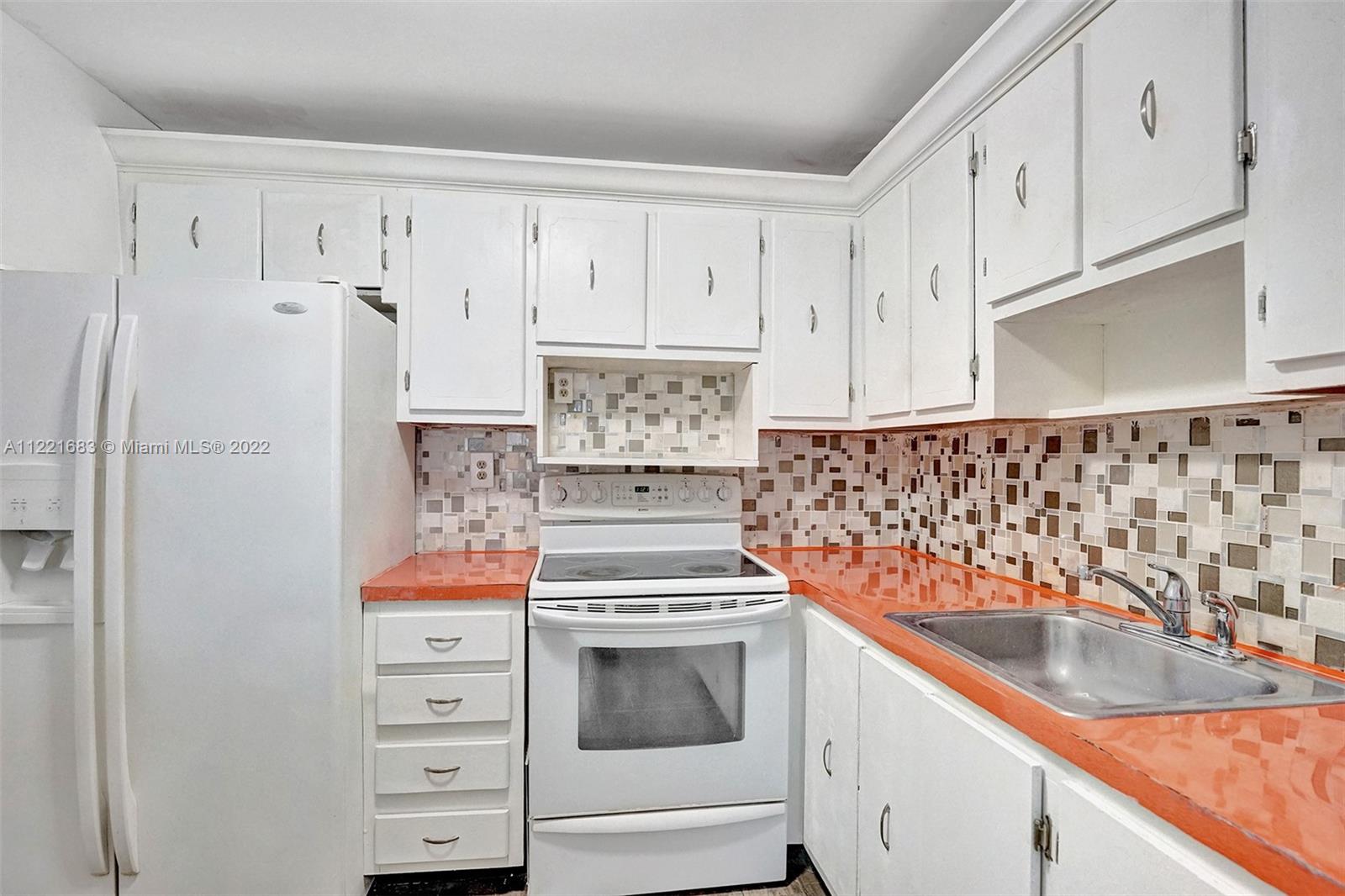 KINGS POINT BURGUNDY COND - Residential