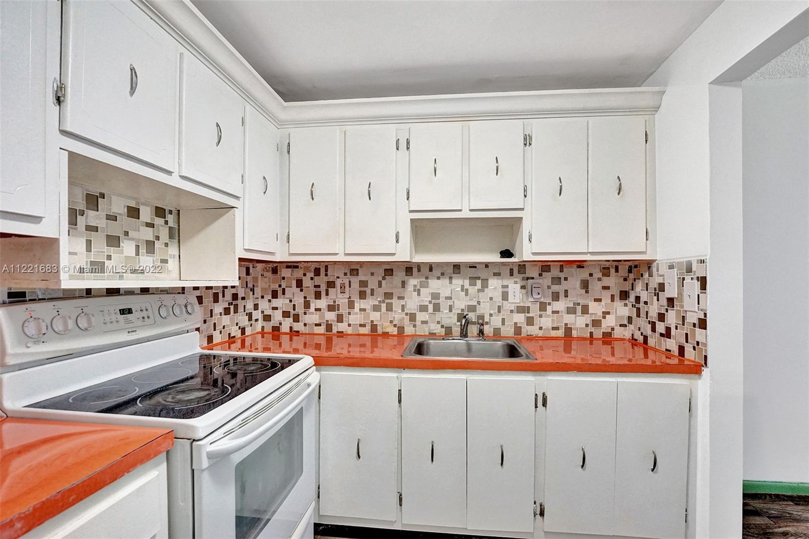 KINGS POINT BURGUNDY COND - Residential