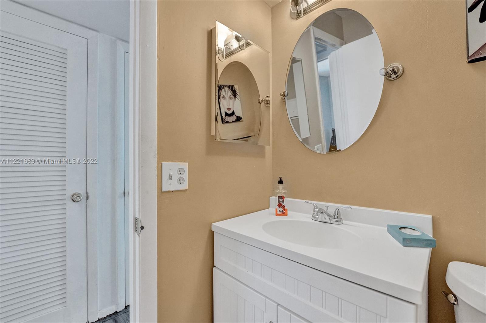 KINGS POINT BURGUNDY COND - Residential