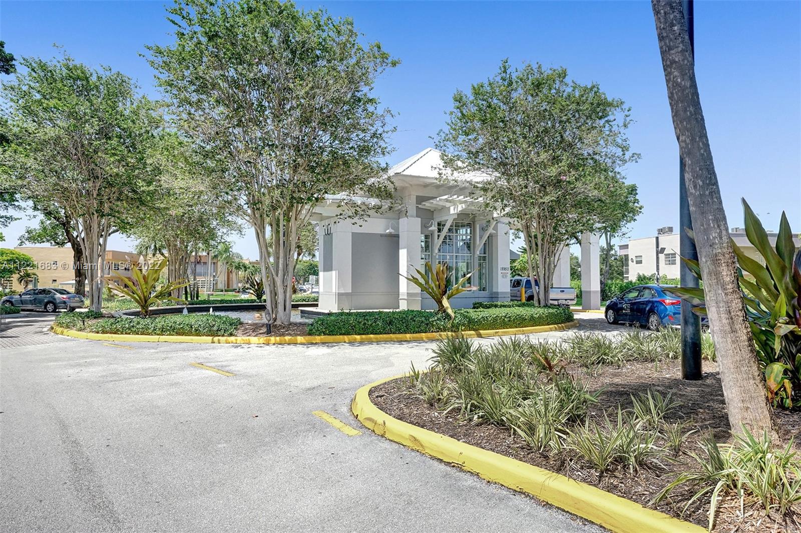 KINGS POINT BURGUNDY COND - Residential