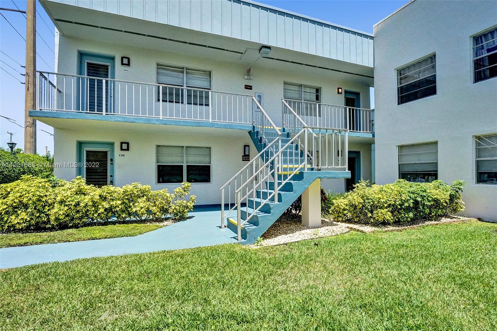 KINGS POINT BURGUNDY COND - Residential