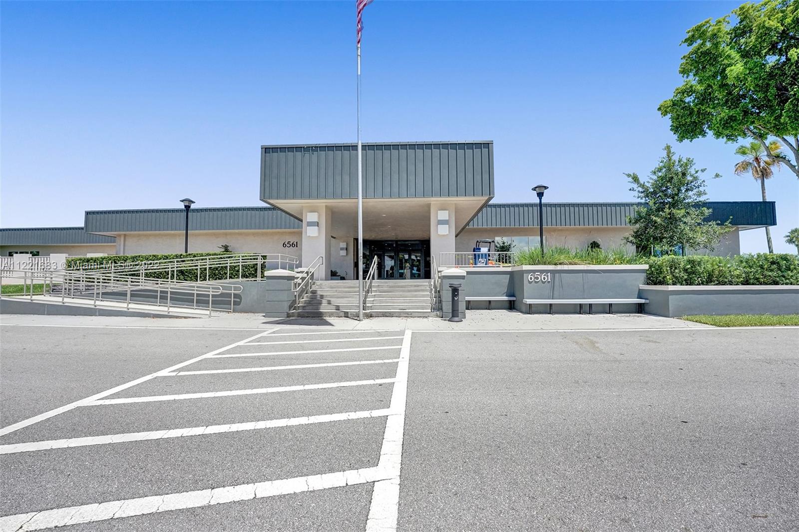 KINGS POINT BURGUNDY COND - Residential