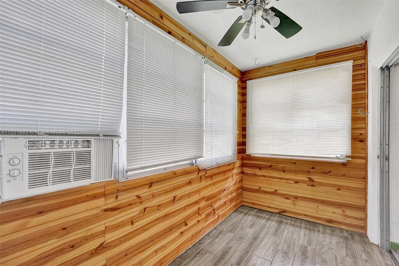KINGS POINT BURGUNDY COND - Residential