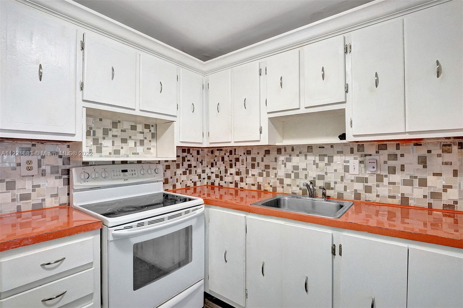 KINGS POINT BURGUNDY COND - Residential