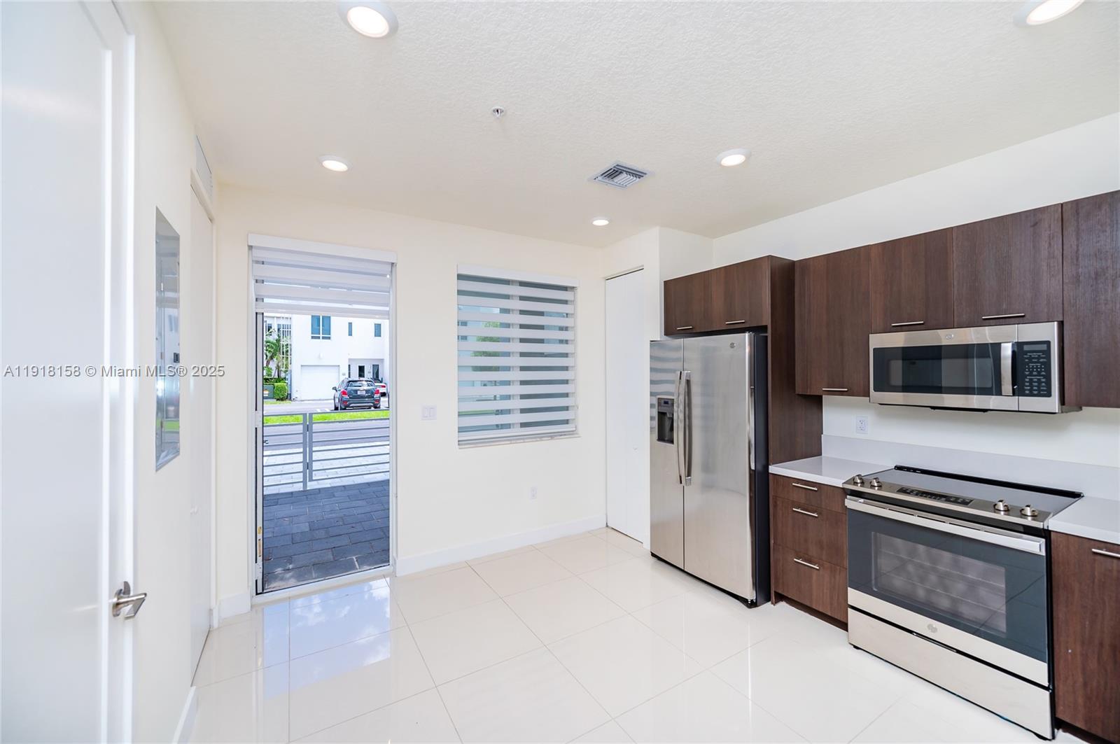 LANDMARK AT DORAL CONDO N - Residential