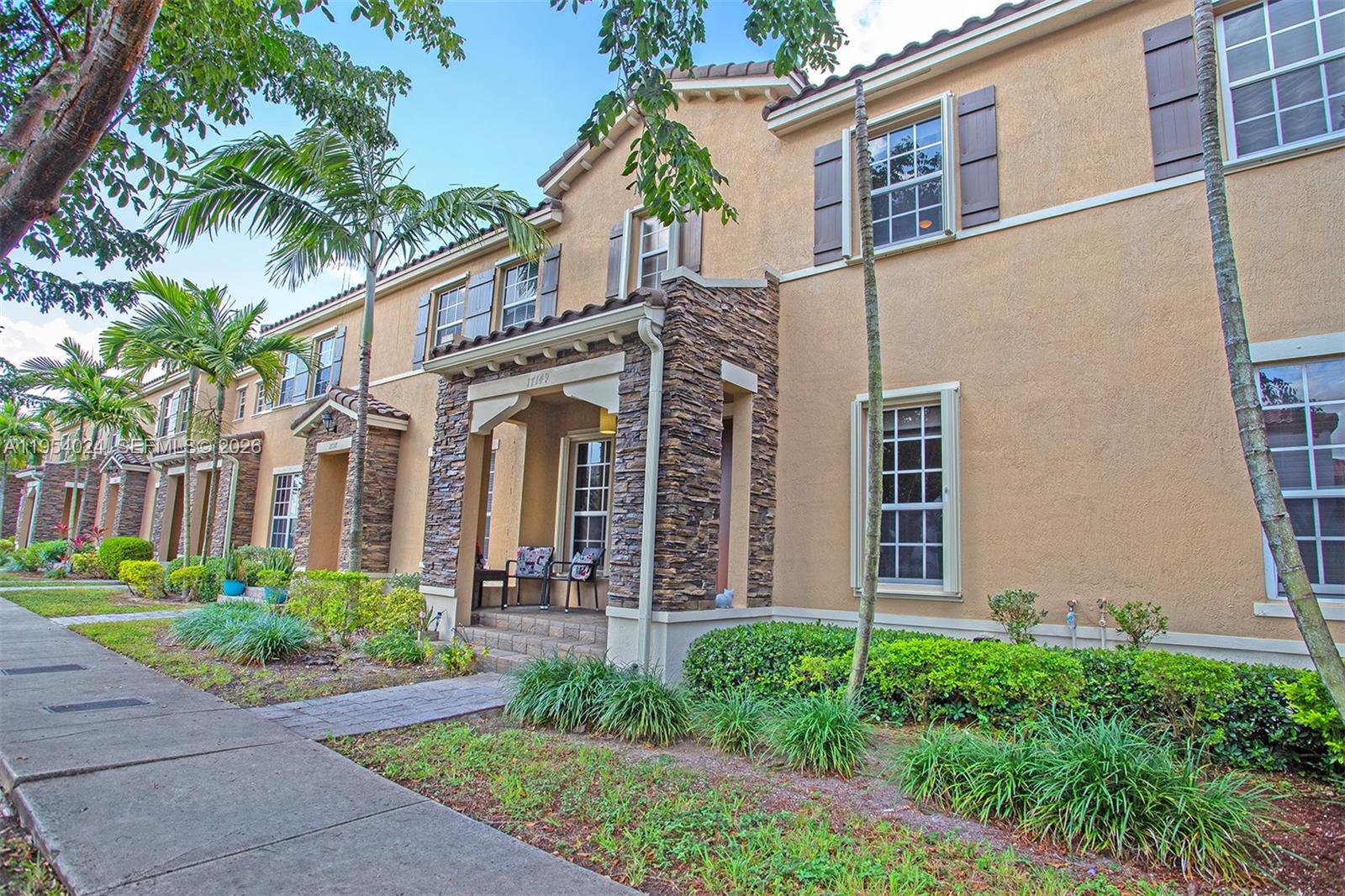 KENDALL COMMONS TOWNHOMES - Residential