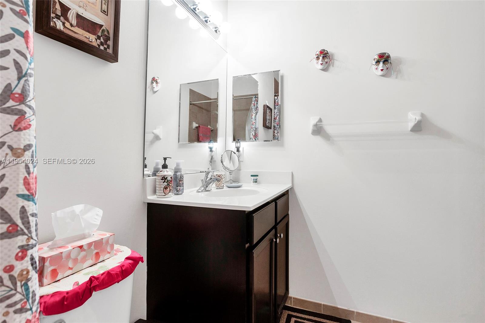 KENDALL COMMONS TOWNHOMES - Residential