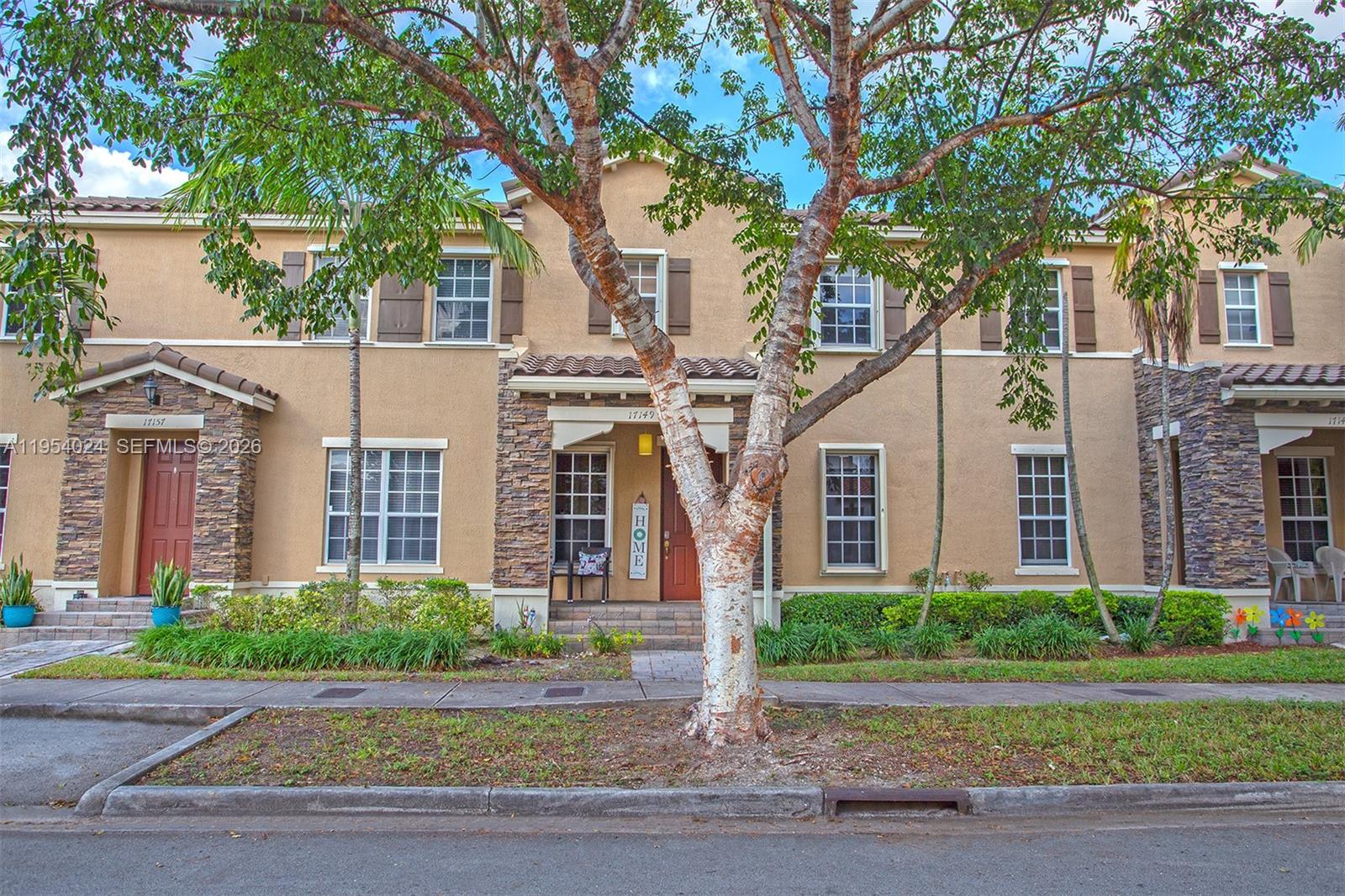 KENDALL COMMONS TOWNHOMES - Residential