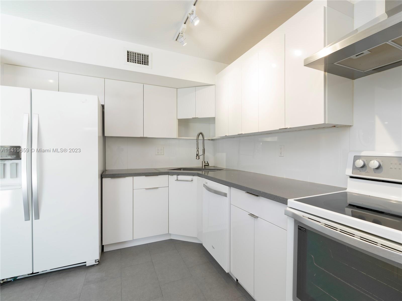 DADELAND COVE SEC 2 - Residential Lease