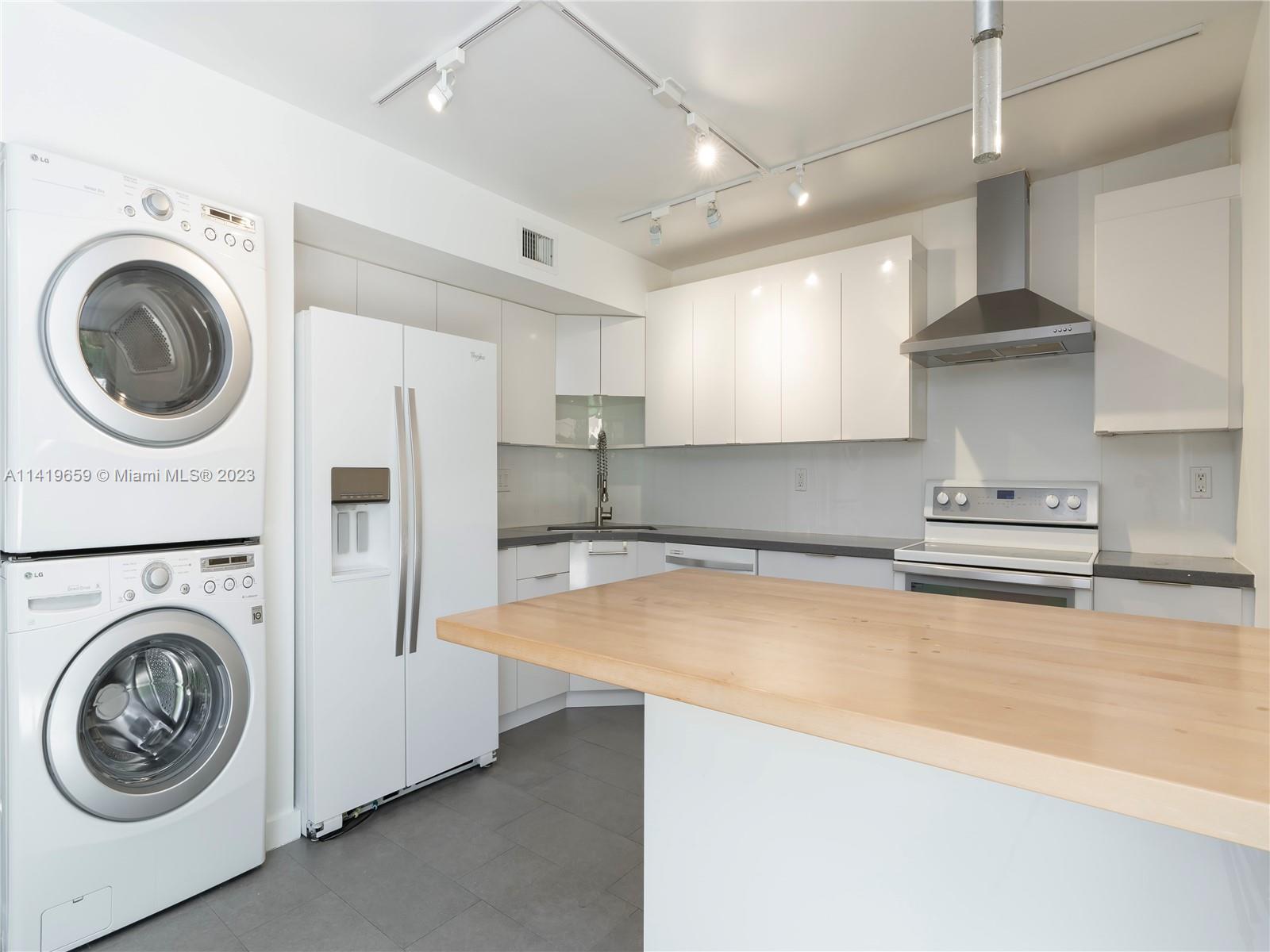 DADELAND COVE SEC 2 - Residential Lease