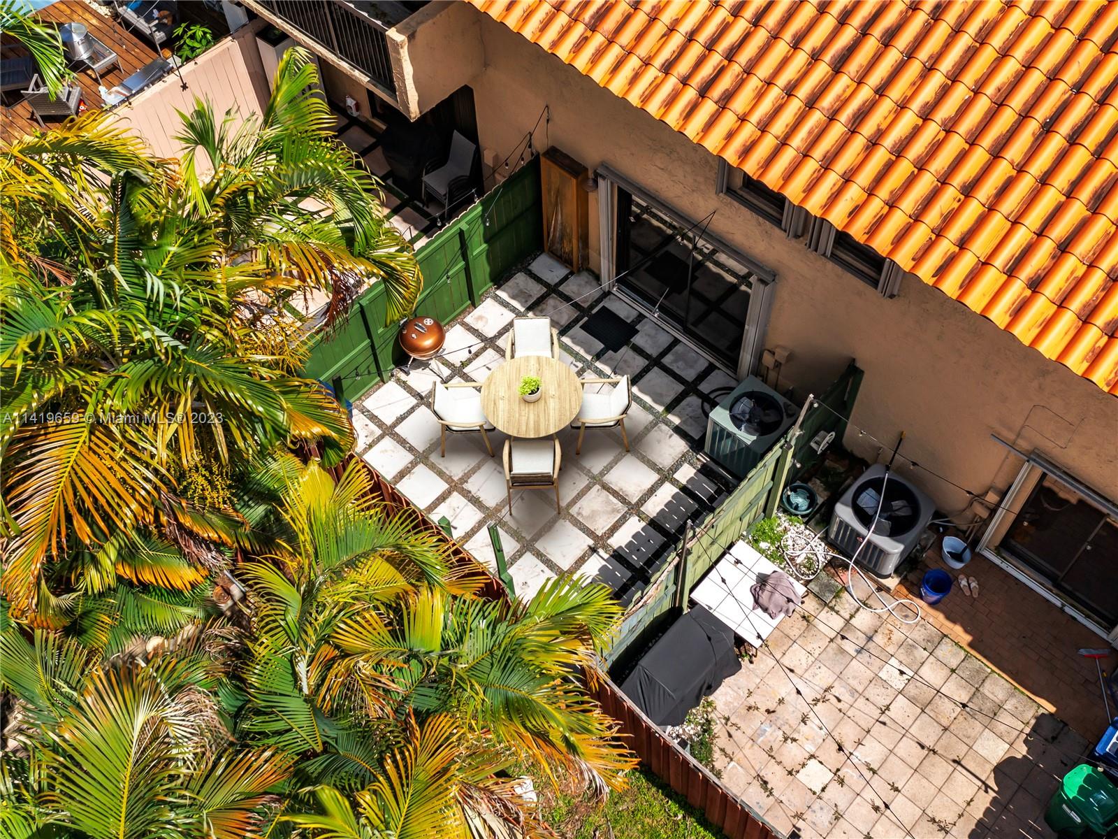 DADELAND COVE SEC 2 - Residential Lease