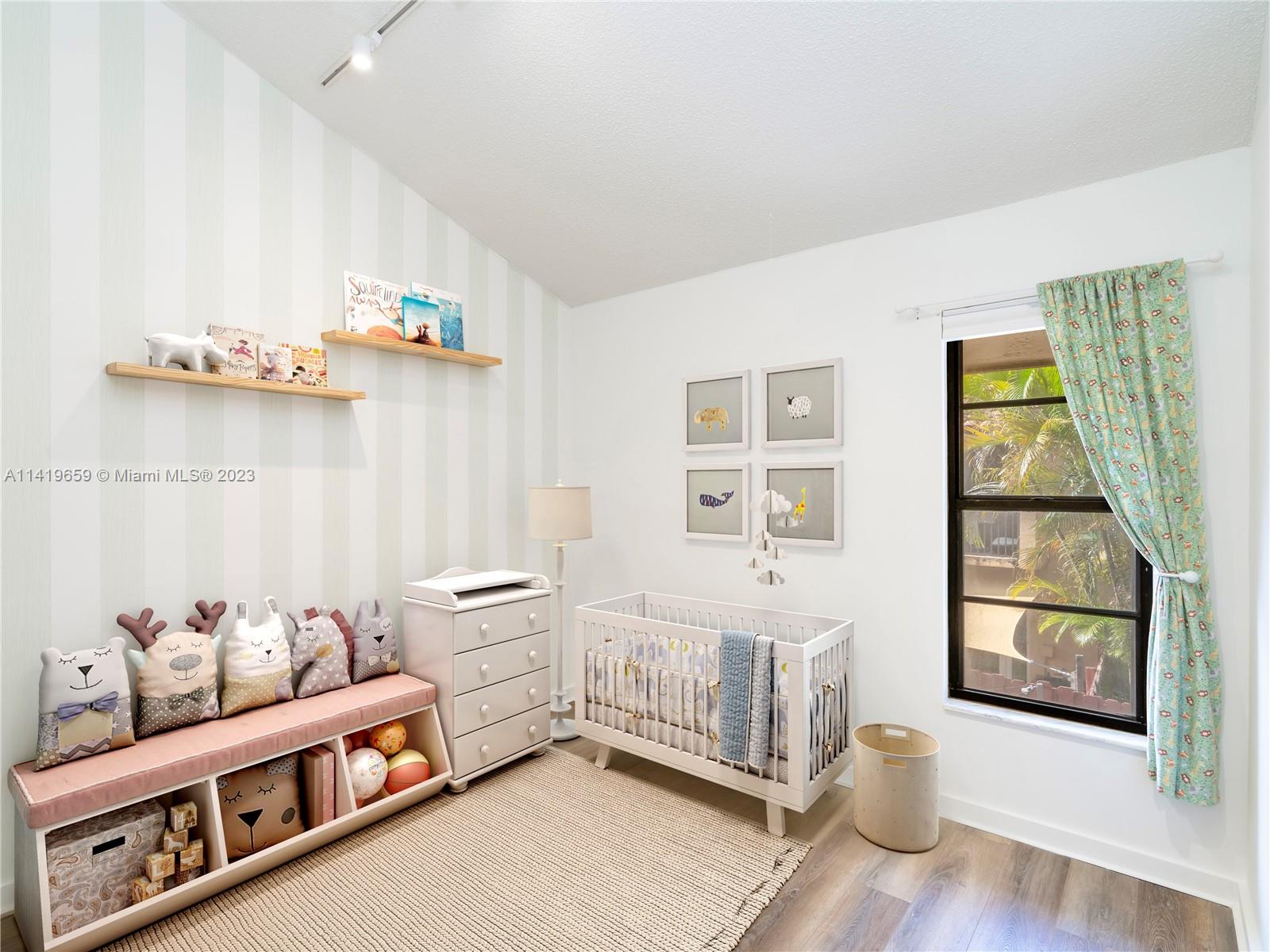 DADELAND COVE SEC 2 - Residential Lease