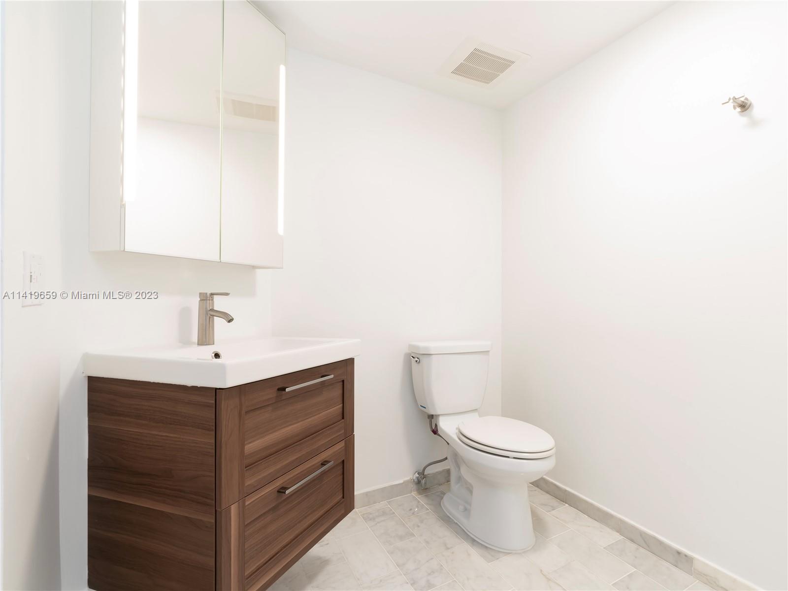 DADELAND COVE SEC 2 - Residential Lease