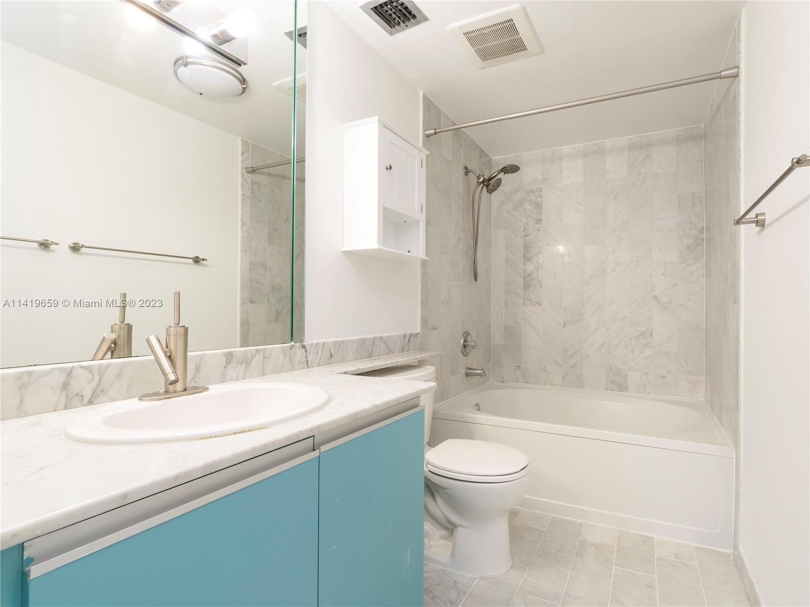 DADELAND COVE SEC 2 - Residential Lease